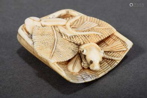 Fine netsuke "Rat on rice cube" ivory with horn ey...