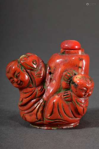 Carved coral snuffbottle "Playing children" h. 6cm