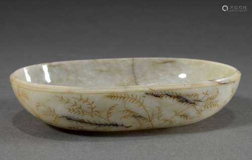 Serpentine saucer with fine floral-ornamental engraving in M...