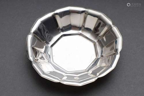 Small round bowl with flower-shaped rim