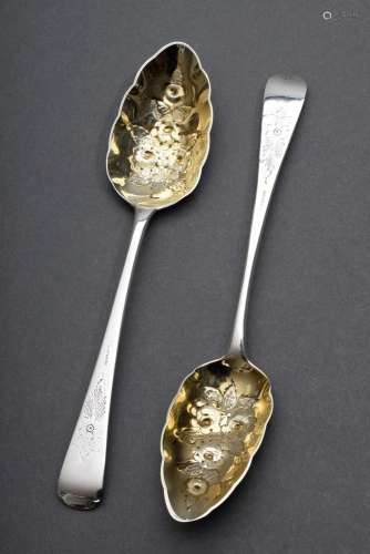 2 English Berry Spoons with chased floral decoration 1x MM: ...