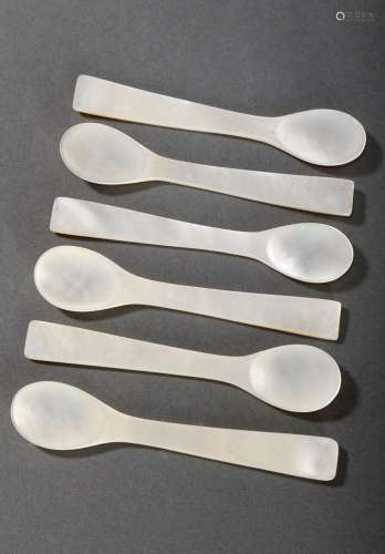 6 mother-of-pearl egg spoons l. 11