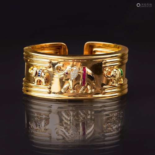 A Gold Bangle Bracelet with Precious Stones 'Elephants'.