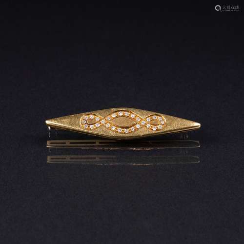 A Gold Brooch with Diamonds.