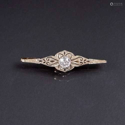 A petite Art-déco Brooch with Solitaire Diamond.