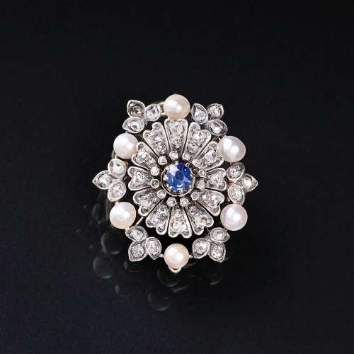 A petite Belle Époque Brooch with Sapphire, Diamonds and Pea...