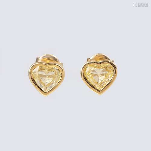 A Pair of Fancy Diamond Earstud 'Hearts'.