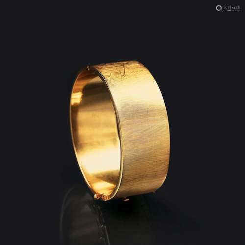 A Gold Bangel Bracelet.