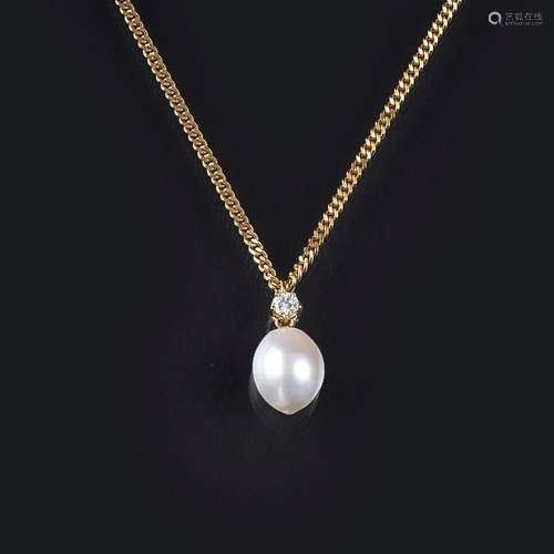 A Pearl Diamond Pendant on Necklace.