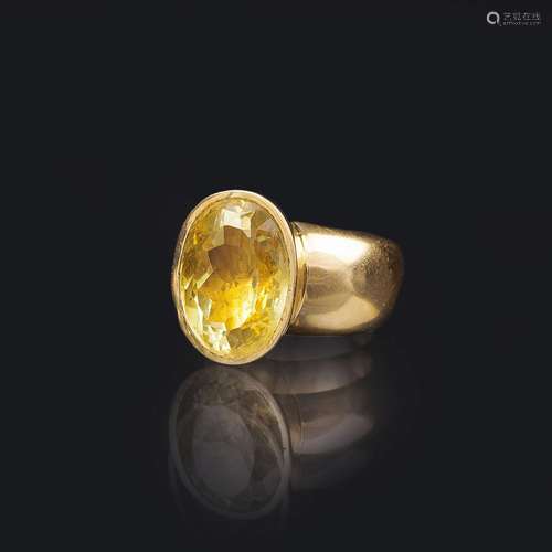 A large, modern Lemon Citrine Gold Ring.