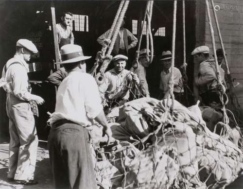 Lewis W. Hine (Oshkosh 1874 - Hastings-on-Hudson 1940). Unio...