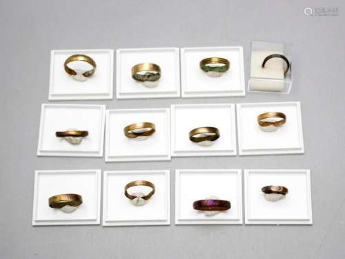 Konvolut aus 12 römischen Ringen / A set of 12 Roman rings