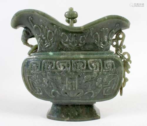 Spinatjade-Ritualgefäß / A spinach green jade ritual vessel,...