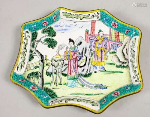 Kantonemail-Tablett / An enamelled tray, China, Qing-Dynasti...
