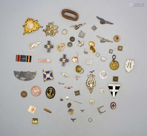 Konvolut aus Orden und Abzeichen / A set of orders and badge...