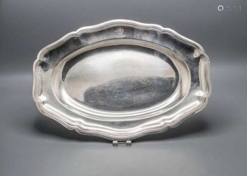 Ovale Barockplatte / An oval Baroque silver platter, Louis J...