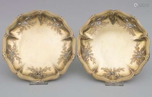 Paar Tazza / Fußschalen / A pair of gilded silver Tazza, Léo...