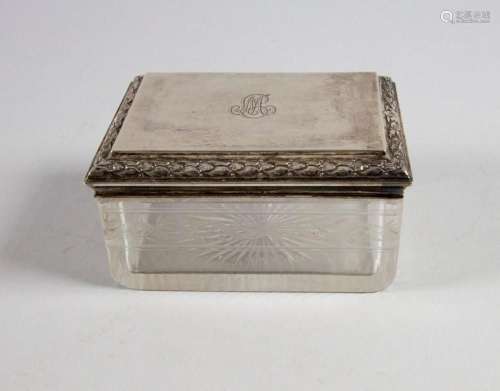 Glasdose mit Silberdeckel / A glass box with silver lid, woh...
