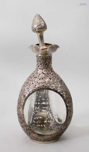 Glasflasche mit Silbermontur / A glass bottle with silver mo...