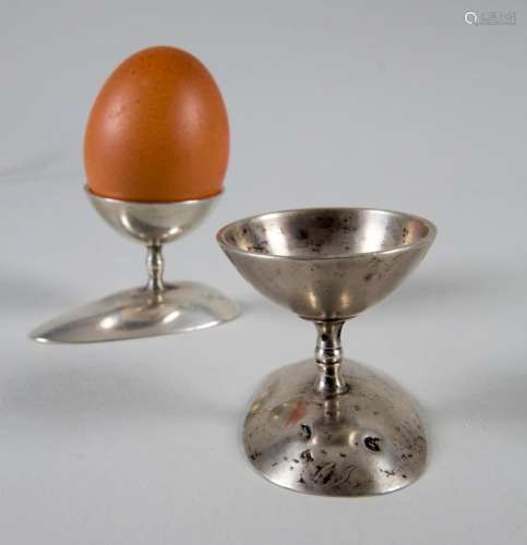 Paar Eierbecher und/oder Salieren / Two silver egg cups and/...
