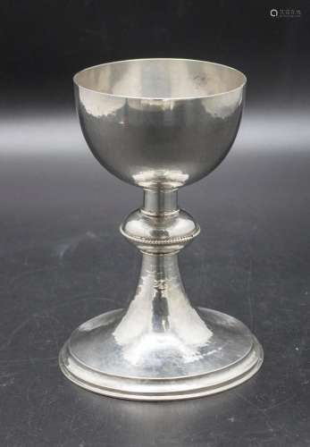 Messkelch mit Hammerschlagdekor / A Sterling silver chalice,...
