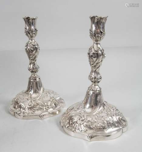 Paar Rokoko Kerzenleuchter / A pair of Rococo silver candles...