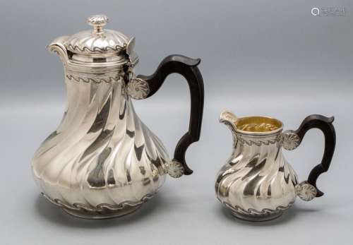 Teekanne und Sahnegießer / A silver tea pot and creamer, Mer...