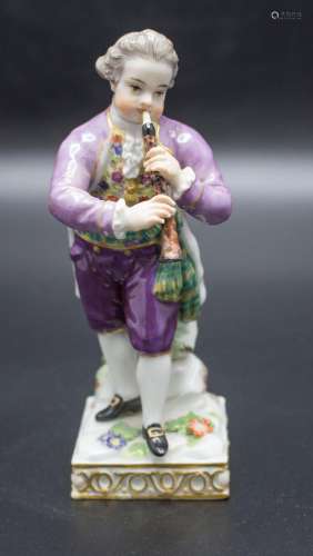 Porzellanfigur  Oboist  / A porcelain figure of a oboe playe...