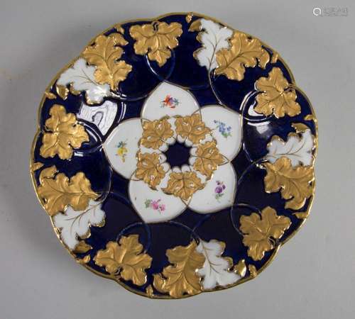 Prunkschale mit Streublumenmalerei / A splendid bowl with fl...