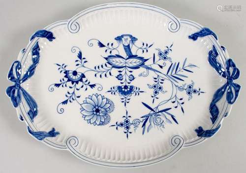 Zwiebelmuster Servierplatte / A serving plate with onion pat...