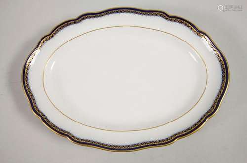 Ovale Servierplatte / An oval serving platter, Meissen, Mitt...