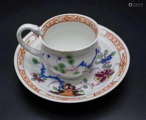 Tasse mit Schwanenhenkel und UT / A cup and saucer with Kaki...