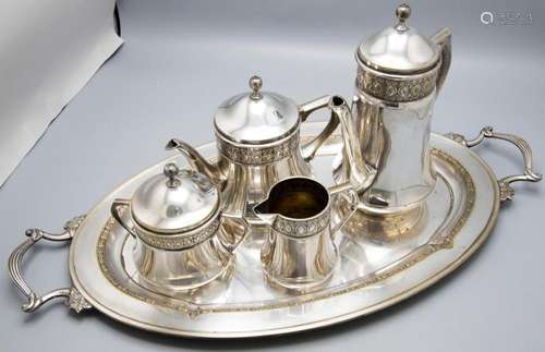 Tee- und Kaffeekern auf Tablett / A tea and coffee set on a ...