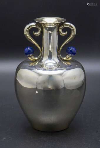 Art Déco Henkelvase / An Art Deco Sterling silver vase with ...