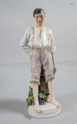 Jugendstil Figur  Winzerknabe  / An Art Nouveau figurine of ...