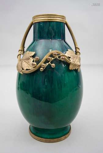 Jugendstil Vase mit Bronzemontur / An Art Nouveau vase with ...