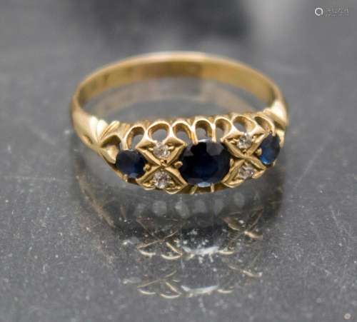 Damenring mit Saphiren / A ladies 18ct gold ring with sapphi...