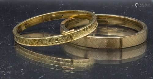 2 Armreife / 2 gold bangles, deutsch, 20. Jh.