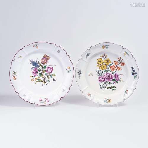 A Pair of Plates with Fine Flower Painting.
