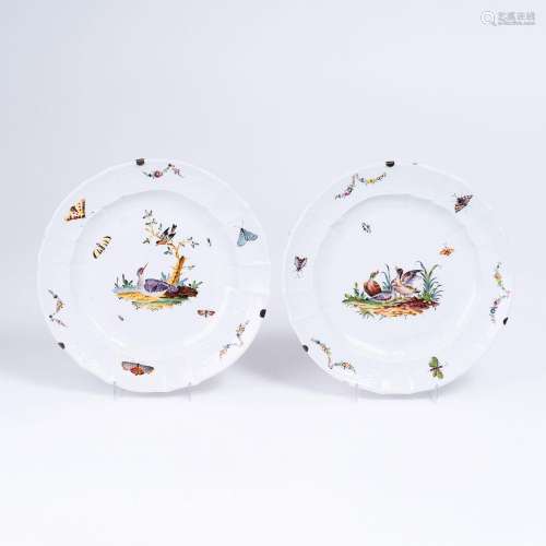 A Pair of Plates with Bird Painting.