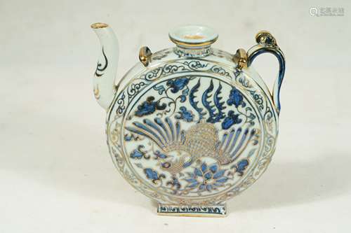 A Blue and White Gold-decorated pot