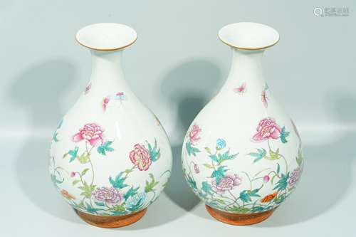 A pair of Famille Rose Flower Vase