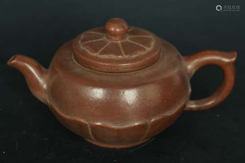 A Gu Jingzhou lotus Yixing clay pot