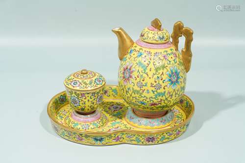 A Enamel GoldenEmbellishment tea set