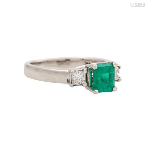 Ring mit Smaragd ca. 1,0 ct und 2 Diamanten im Princessschli...