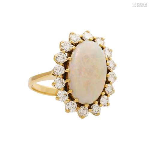 Ring mit ovalem Opal entouriert von 16 Brillanten zus. ca. 1...