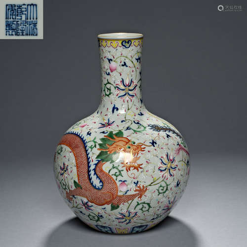 Qing Dynasty Qianlong,  Famille Rose, Bottle