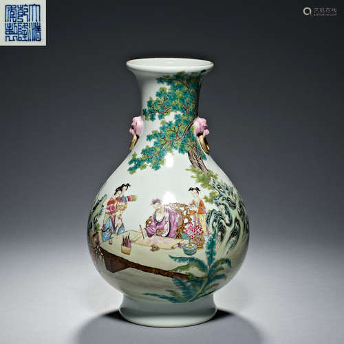 Qing Dynasty Qianlong,  Famille Rose, Bottle