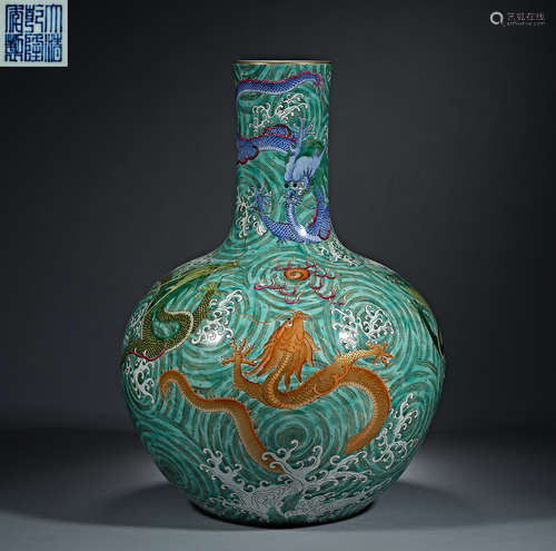 Qing Dynasty,  Famille Rose, dragon ornamentation, Bottle