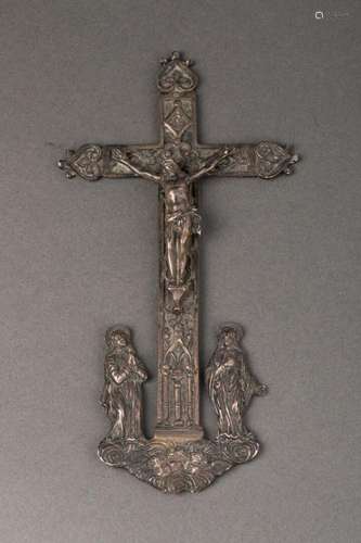 Partie de BENITIER figurant la crucifixion <br />
Argent cis...